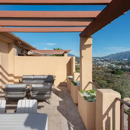 2-bedroom Penthouse With Panoramic Scenery Apartment
