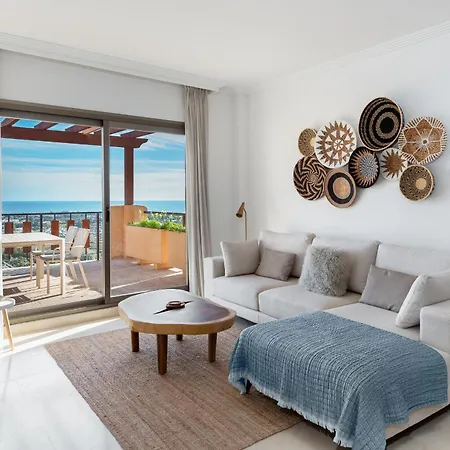 2-bedroom Penthouse With Panoramic Scenery *