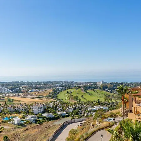 2-bedroom Penthouse With Panoramic Scenery Apartment *