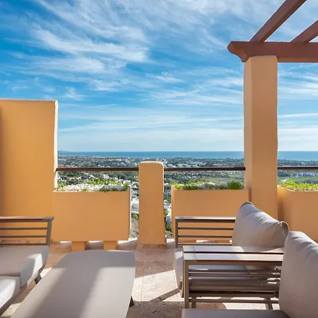 2-bedroom Penthouse With Panoramic Scenery Apartment *