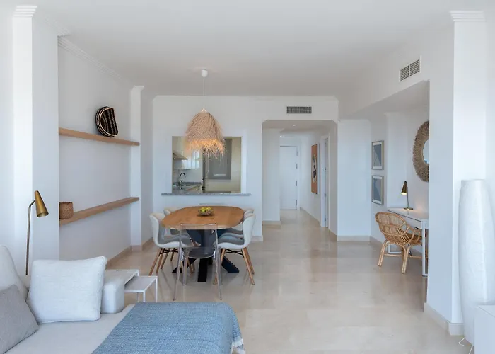 2-bedroom Penthouse With Panoramic Scenery * Εστεπόνα